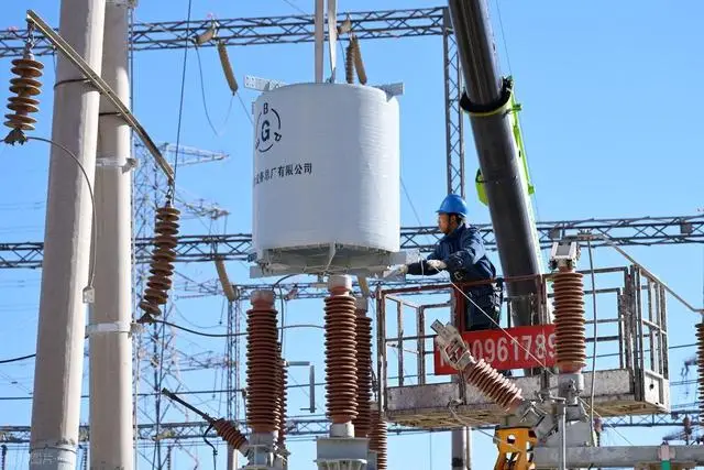 訂單排到2029年、價(jià)格飆升30%，歐美為何排隊(duì)瘋搶中國變壓器？